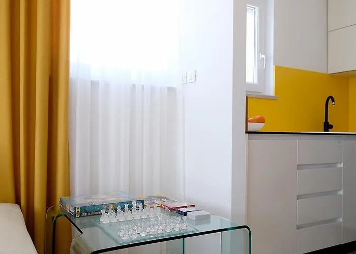 Apartament No 12 *
